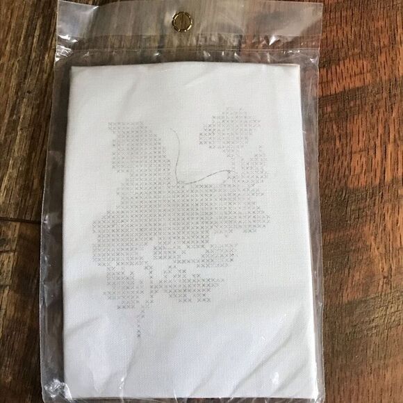 Caron Cross Stitch Kit butterfly with poppy flowers 6229 New - Picture 3 of 3